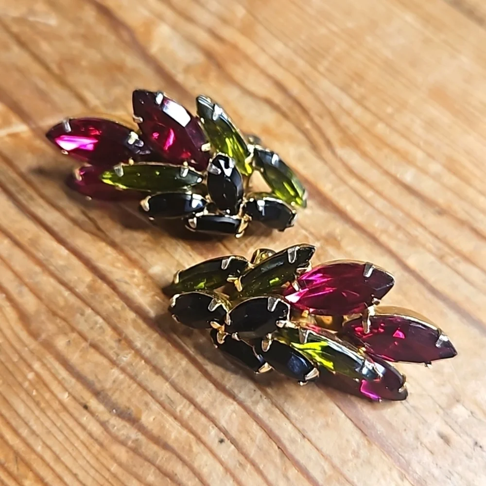 Vintage Goldtone Black, Green & Red Rhinestone Clip On Earrings - Picture 4 of 7